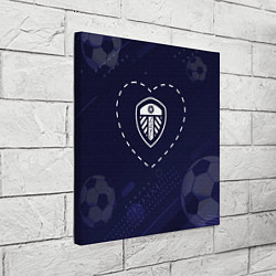 Холст квадратный Лого Leeds United в сердечке на фоне мячей, цвет: 3D-принт — фото 2