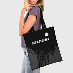 Сумка-шопер Suzuki speed на темном фоне со следами шин: символ, цвет: 3D-принт — фото 2