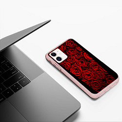 Чехол iPhone 11 матовый Унисекс / Красные розы, цвет: 3D-светло-розовый — фото 2