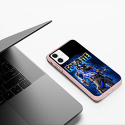 Чехол iPhone 11 матовый Fortnite Carbon Commando Плутон Персонаж Видеоигра, цвет: 3D-светло-розовый — фото 2