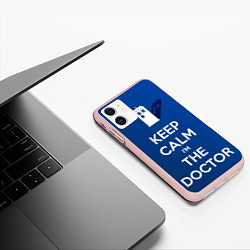 Чехол iPhone 11 матовый Keep calm Im the Doctor, цвет: 3D-светло-розовый — фото 2