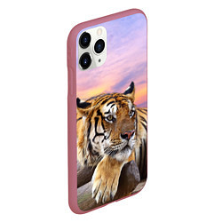 Чехол iPhone 11 Pro матовый Тигр на закате, цвет: 3D-малиновый — фото 2