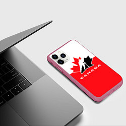 Чехол iPhone 11 Pro матовый Canada Team, цвет: 3D-малиновый — фото 2