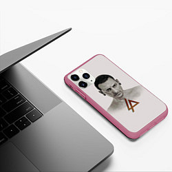 Чехол iPhone 11 Pro матовый Chester Bennington, цвет: 3D-малиновый — фото 2