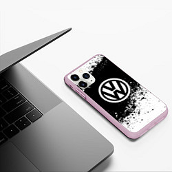 Чехол iPhone 11 Pro матовый Volkswagen: Black Spray, цвет: 3D-розовый — фото 2