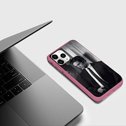 Чехол iPhone 11 Pro матовый Роберт Паттинсон, цвет: 3D-малиновый — фото 2