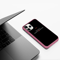 Чехол iPhone 11 Pro матовый Квентин Карантино, цвет: 3D-малиновый — фото 2