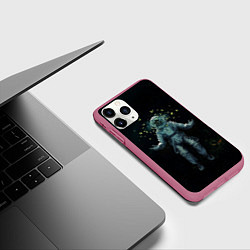 Чехол iPhone 11 Pro матовый Космонавт, цвет: 3D-малиновый — фото 2