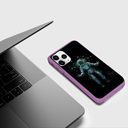 Чехол iPhone 11 Pro матовый Космонавт, цвет: 3D-фиолетовый — фото 2