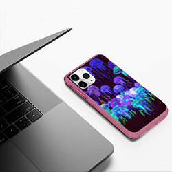 Чехол iPhone 11 Pro матовый Неоновые медузы, цвет: 3D-малиновый — фото 2