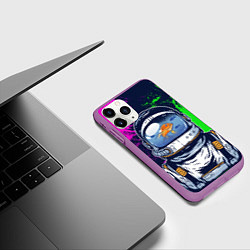 Чехол iPhone 11 Pro матовый Астронавт аквариум в краске, цвет: 3D-фиолетовый — фото 2