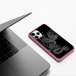 Чехол iPhone 11 Pro матовый ЧБ Дракон, цвет: 3D-малиновый — фото 2