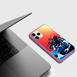 Чехол iPhone 11 Pro матовый Кракен в Море Градиент, цвет: 3D-фиолетовый — фото 2