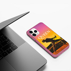 Чехол iPhone 11 Pro матовый Queen Freddie Mercury Z, цвет: 3D-малиновый — фото 2