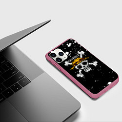 Чехол iPhone 11 Pro матовый Весылый Роджер One Piece, цвет: 3D-малиновый — фото 2