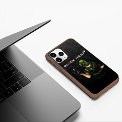 Чехол iPhone 11 Pro матовый Капрал Адриан Opposing Force Z, цвет: 3D-коричневый — фото 2