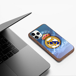 Чехол iPhone 11 Pro матовый FC РЕАЛ МАДРИД, цвет: 3D-коричневый — фото 2