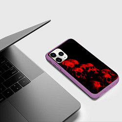 Чехол iPhone 11 Pro матовый Черепа свалка, цвет: 3D-фиолетовый — фото 2