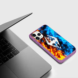 Чехол iPhone 11 Pro матовый TES SKYRIM BATTLE FIRE БИТВА ОГНЕЙ, цвет: 3D-фиолетовый — фото 2