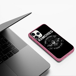 Чехол iPhone 11 Pro матовый Сердце Рамонс, цвет: 3D-малиновый — фото 2
