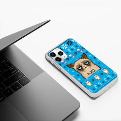 Чехол iPhone 11 Pro матовый Grumpy КОТ МЕМ НОВОГОДНИЙ, цвет: 3D-белый — фото 2