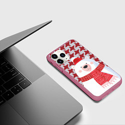 Чехол iPhone 11 Pro матовый Белый мишка в шапочке и шарфе, цвет: 3D-малиновый — фото 2