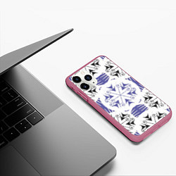 Чехол iPhone 11 Pro матовый Острый белые снежинки на сиреневом фоне, цвет: 3D-малиновый — фото 2