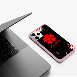 Чехол iPhone 11 Pro матовый Чёрный клевер патер, цвет: 3D-розовый — фото 2