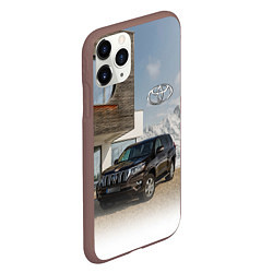 Чехол iPhone 11 Pro матовый Тoyota Land Cruiser Prado у горного коттеджа Mount, цвет: 3D-коричневый — фото 2