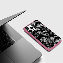 Чехол iPhone 11 Pro матовый Черно-белый абстрактный камуфляж, цвет: 3D-малиновый — фото 2