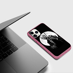 Чехол iPhone 11 Pro матовый Скелет скрипач под полной луной, цвет: 3D-малиновый — фото 2