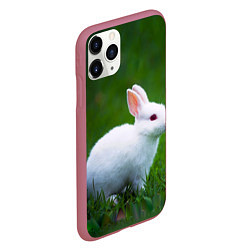 Чехол iPhone 11 Pro матовый Кролик на фоне травы, цвет: 3D-малиновый — фото 2