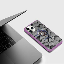 Чехол iPhone 11 Pro матовый Акула - опытный аквалангист, цвет: 3D-фиолетовый — фото 2