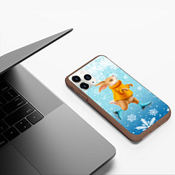 Чехол iPhone 11 Pro матовый Кролик на коньках в снегопад, цвет: 3D-коричневый — фото 2