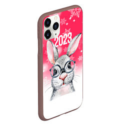 Чехол iPhone 11 Pro матовый 2023 год - кролик в очках, цвет: 3D-коричневый — фото 2