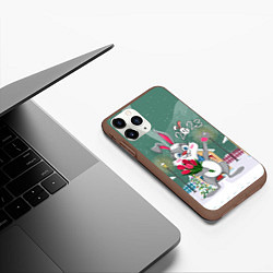 Чехол iPhone 11 Pro матовый Заяц с цветами новогодний, цвет: 3D-коричневый — фото 2