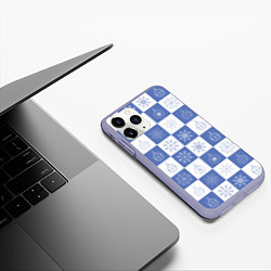 Чехол iPhone 11 Pro матовый Сине-белые квадраты со снежинками, цвет: 3D-светло-сиреневый — фото 2