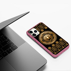 Чехол iPhone 11 Pro матовый Медведь золотой барельеф с этническим орнаментом, цвет: 3D-малиновый — фото 2