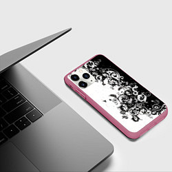 Чехол iPhone 11 Pro матовый Черно-белая птица среди узорчатых цветов, цвет: 3D-малиновый — фото 2
