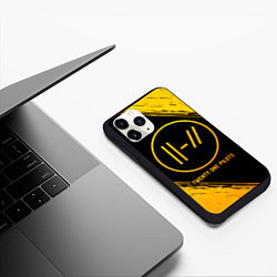 Чехол iPhone 11 Pro матовый Twenty One Pilots - gold gradient, цвет: 3D-черный — фото 2