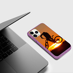 Чехол iPhone 11 Pro матовый Велосипедист на закате, цвет: 3D-фиолетовый — фото 2