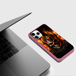 Чехол iPhone 11 Pro матовый Лучший огненный череп, цвет: 3D-малиновый — фото 2