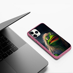 Чехол iPhone 11 Pro матовый Пепе в парике, цвет: 3D-малиновый — фото 2