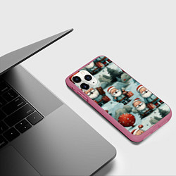 Чехол iPhone 11 Pro матовый Рождественский узор с Санта Клаусами, цвет: 3D-малиновый — фото 2