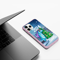 Чехол iPhone 11 Pro матовый Дракон у новогодней елки 2024, цвет: 3D-розовый — фото 2