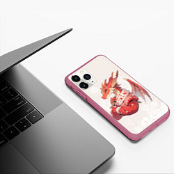 Чехол iPhone 11 Pro матовый Красный дракон в свитере, цвет: 3D-малиновый — фото 2