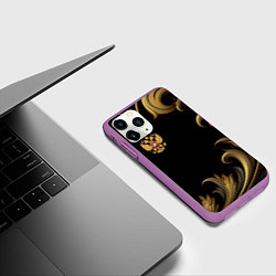 Чехол iPhone 11 Pro матовый Герб России и золотистый узор, цвет: 3D-фиолетовый — фото 2