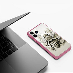 Чехол iPhone 11 Pro матовый Майский шмель на цветах сепия, цвет: 3D-малиновый — фото 2