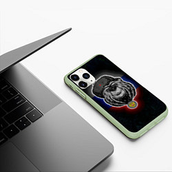 Чехол iPhone 11 Pro матовый Медведь с символикой РФ, цвет: 3D-салатовый — фото 2