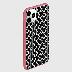 Чехол iPhone 11 Pro матовый Чёрно-белые ромбы и круги на чёрном фоне, цвет: 3D-малиновый — фото 2